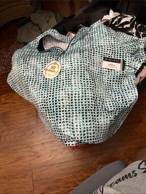 Tail Short Sleeve Top in Aqua and Black Dot Pattern